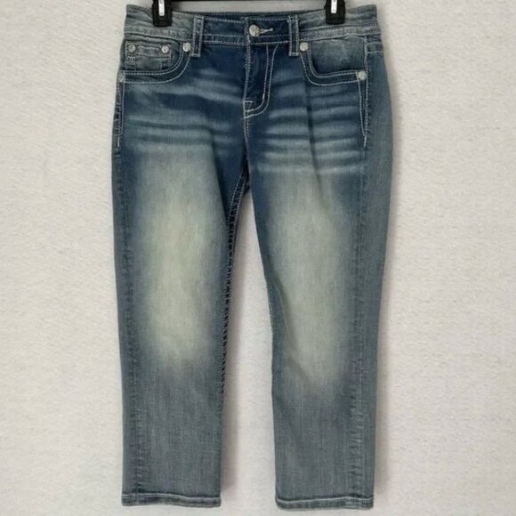 ✨MISS ME✨Women's Blue Denim Mid Rise Capris - Picture 3 of 11